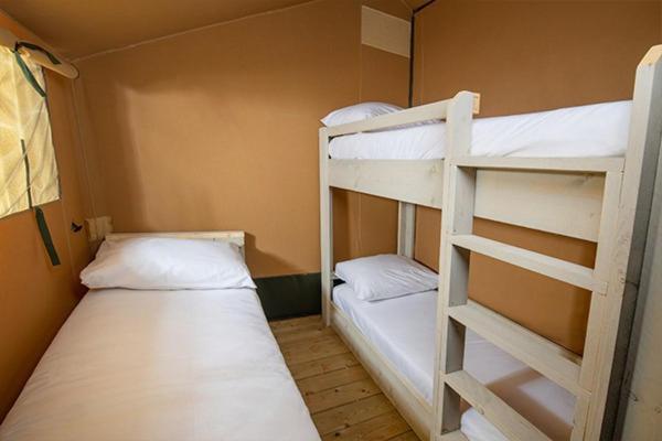 Camping Chateau De Galaure Chateauneuf-de-Galaure Экстерьер фото