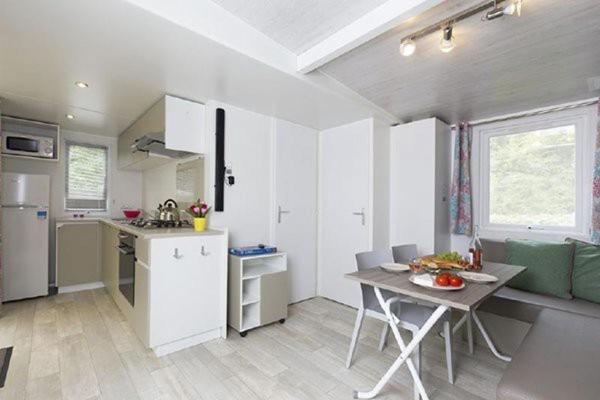 Camping Chateau De Galaure Chateauneuf-de-Galaure Экстерьер фото