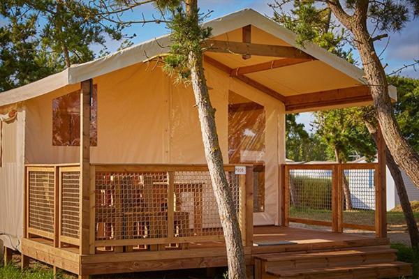 Camping Chateau De Galaure Chateauneuf-de-Galaure Экстерьер фото