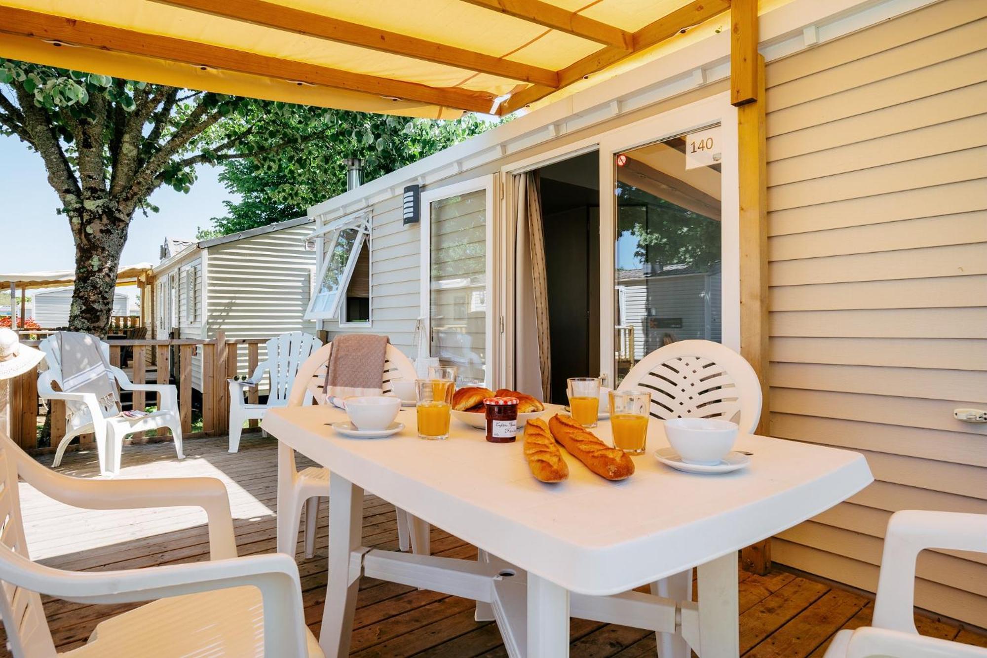 Camping Chateau De Galaure Chateauneuf-de-Galaure Экстерьер фото