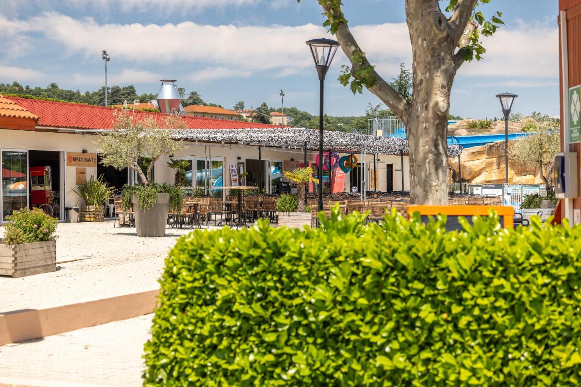 Camping Chateau De Galaure Chateauneuf-de-Galaure Экстерьер фото