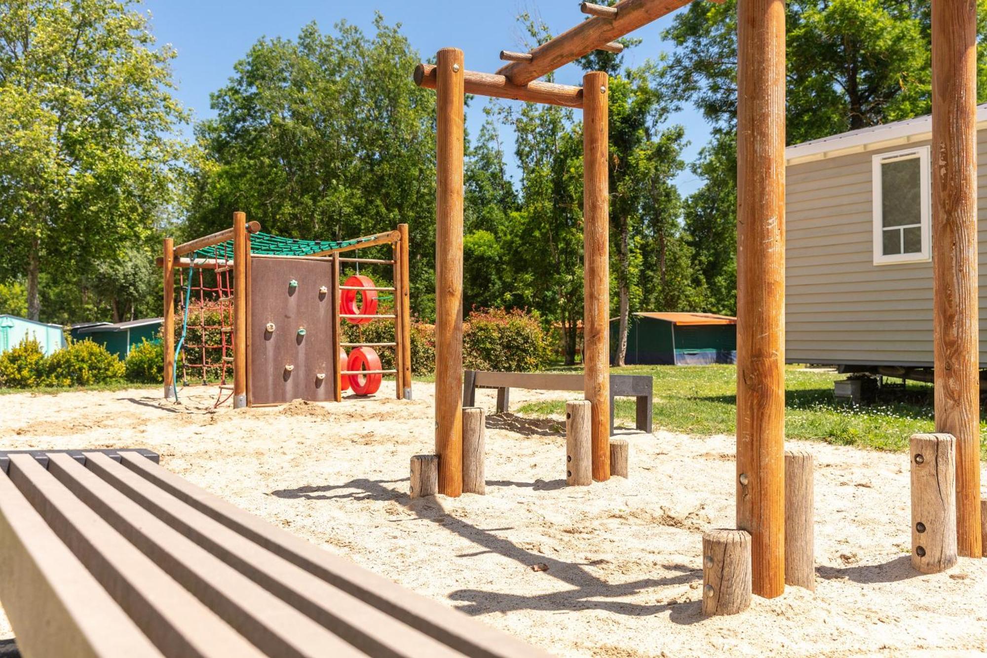 Camping Chateau De Galaure Chateauneuf-de-Galaure Экстерьер фото
